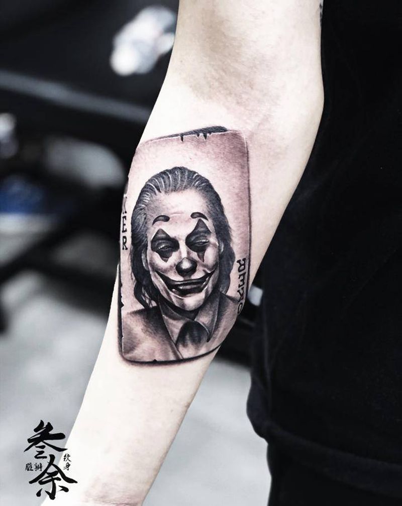 小丑纹身图片_手臂欧美写实纹身图案