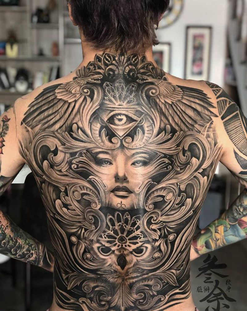 遮盖纹身图片_背部欧美写实纹身图案