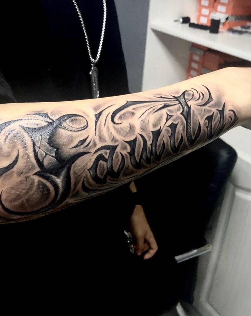 Family纹身图片_手臂花体字纹身图案