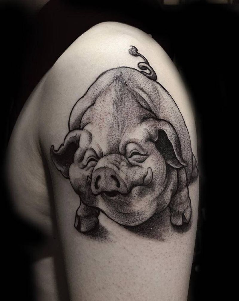 这不是佩奇纹身图片_肩部点刺生肖动物纹身图案