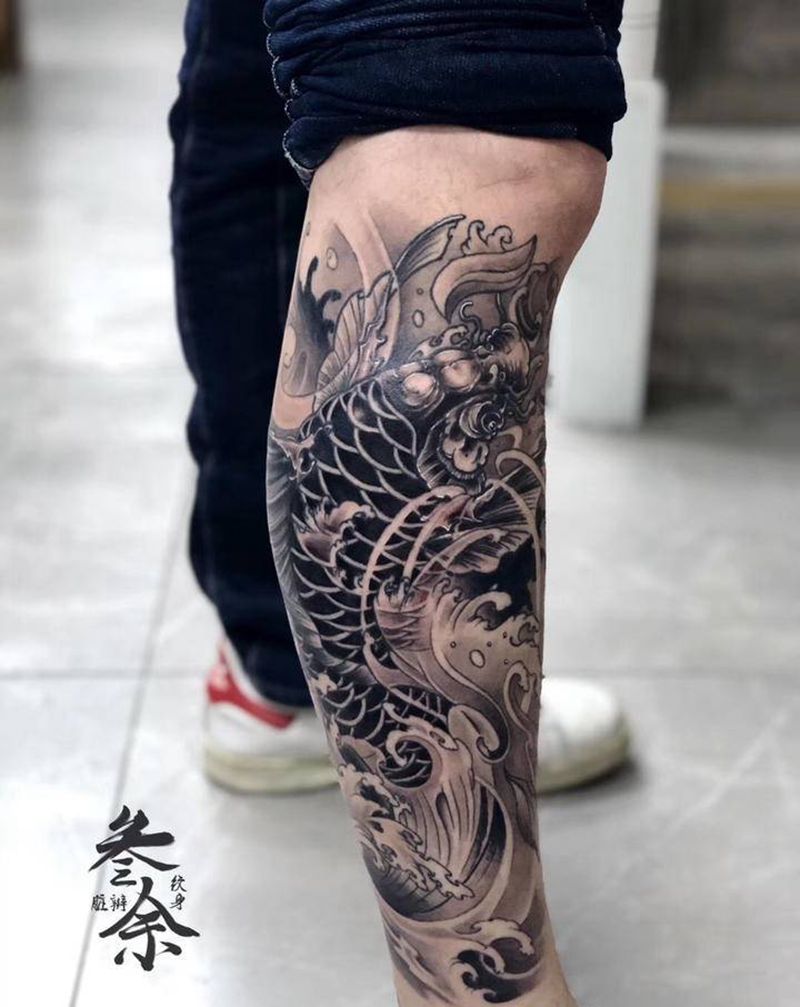 鱼纹身图片_腿部新传统纹身图案