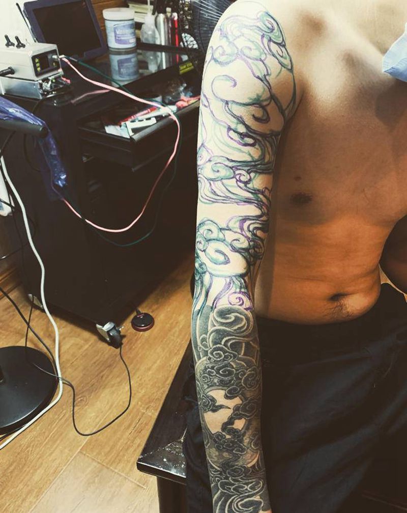 原创云臂纹身图片_手臂老传统纹身图案