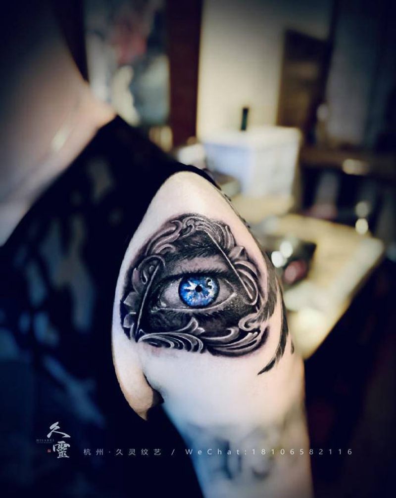 全知之眼纹身图片_肩部欧美写实纹身图案