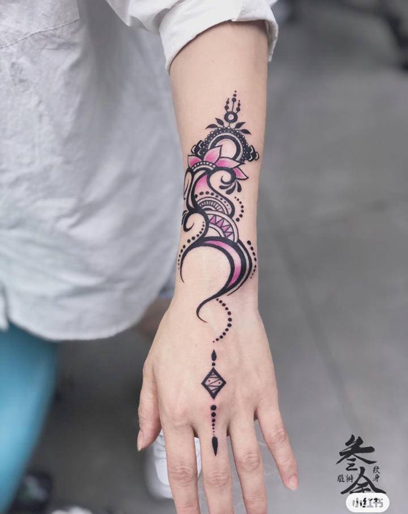 图腾纹身图片_手部纹身图案