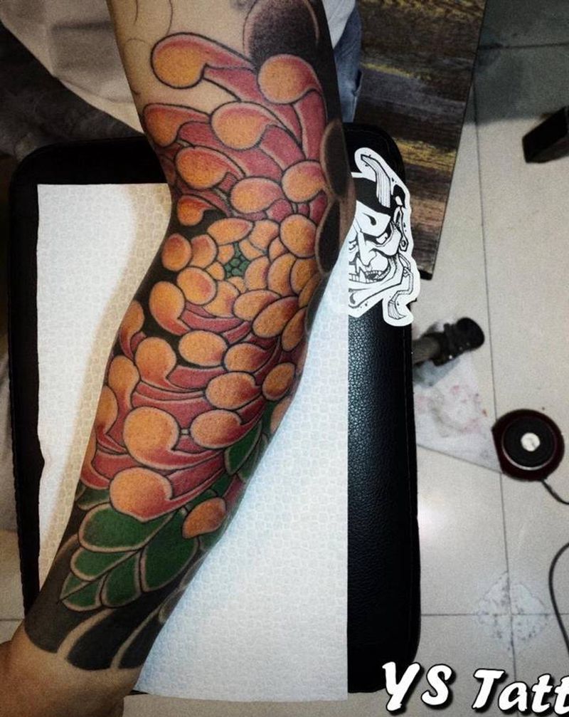 菊纹身图片_手臂纹身图案