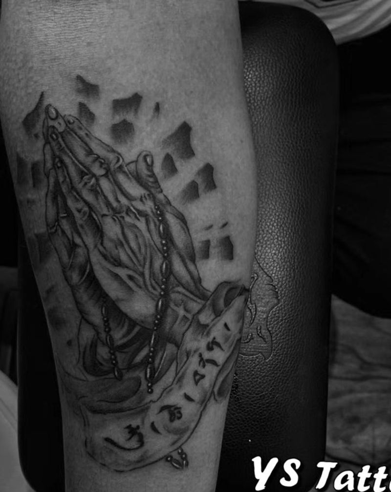 祈祷之手纹身图片_手臂纹身图案