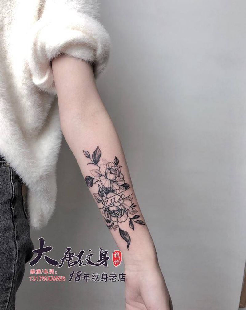 素花纹身图片_手臂点刺水彩纹身图案