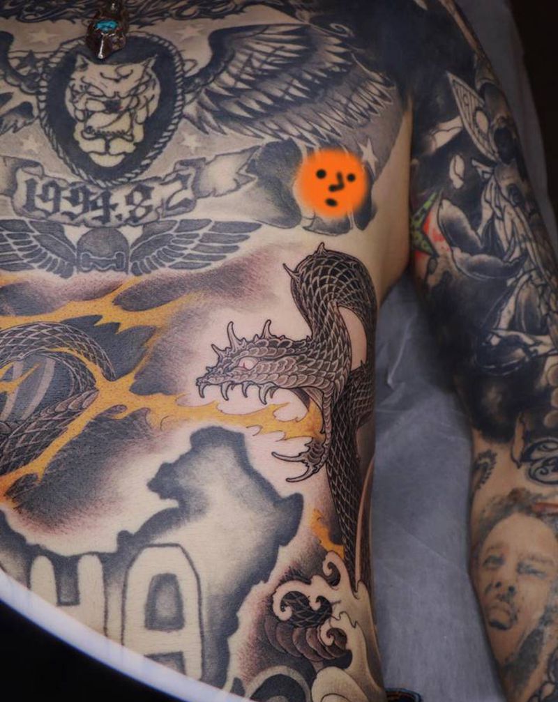 传统风格纹身图片_腹部新传统蛇纹身图案