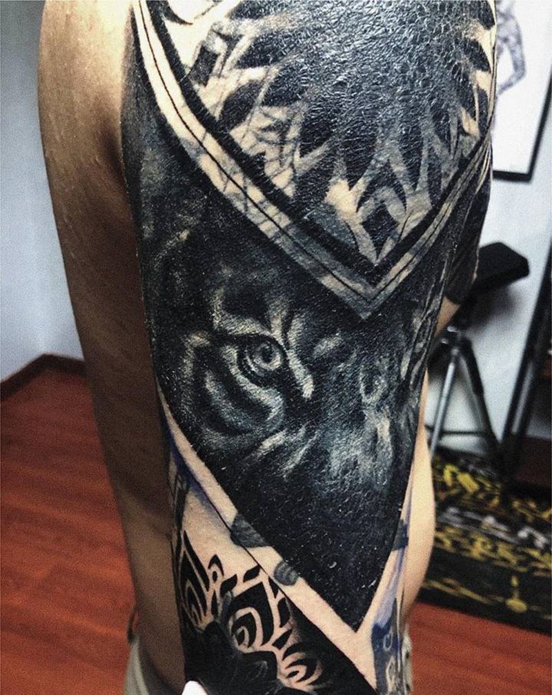 遮盖旧纹身纹身图片_手臂欧美写实纹身图案