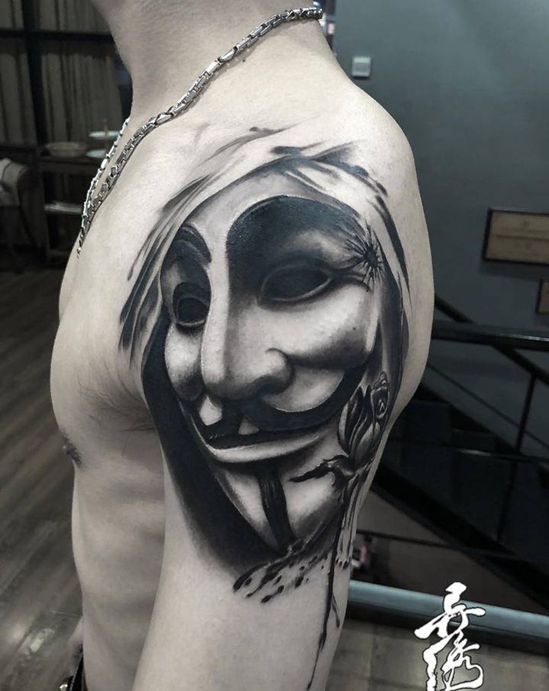 V忘不了的面具纹身图片_手部手臂新传统欧美写实素描纹身图案