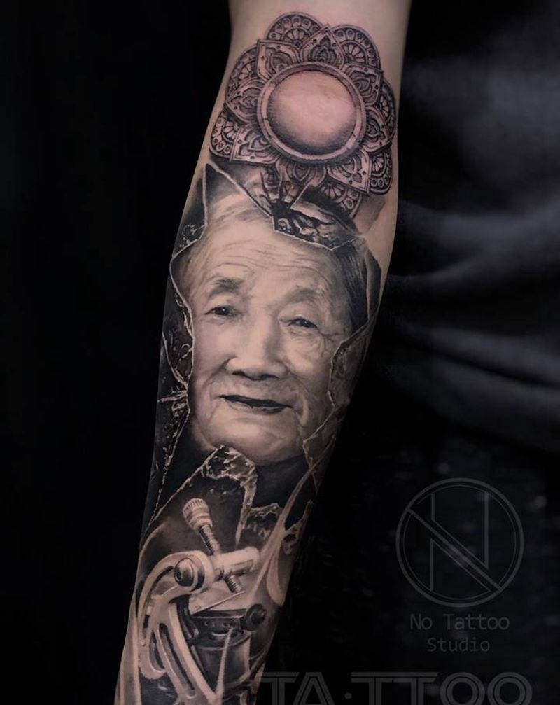 亲情  事业纹身图片_手臂欧美写实肖像家人机纹身图案