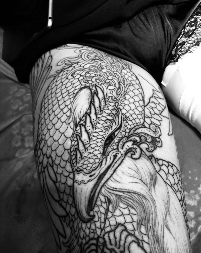 凤凰花腿纹身图片_腿部新传统原创纹身图案