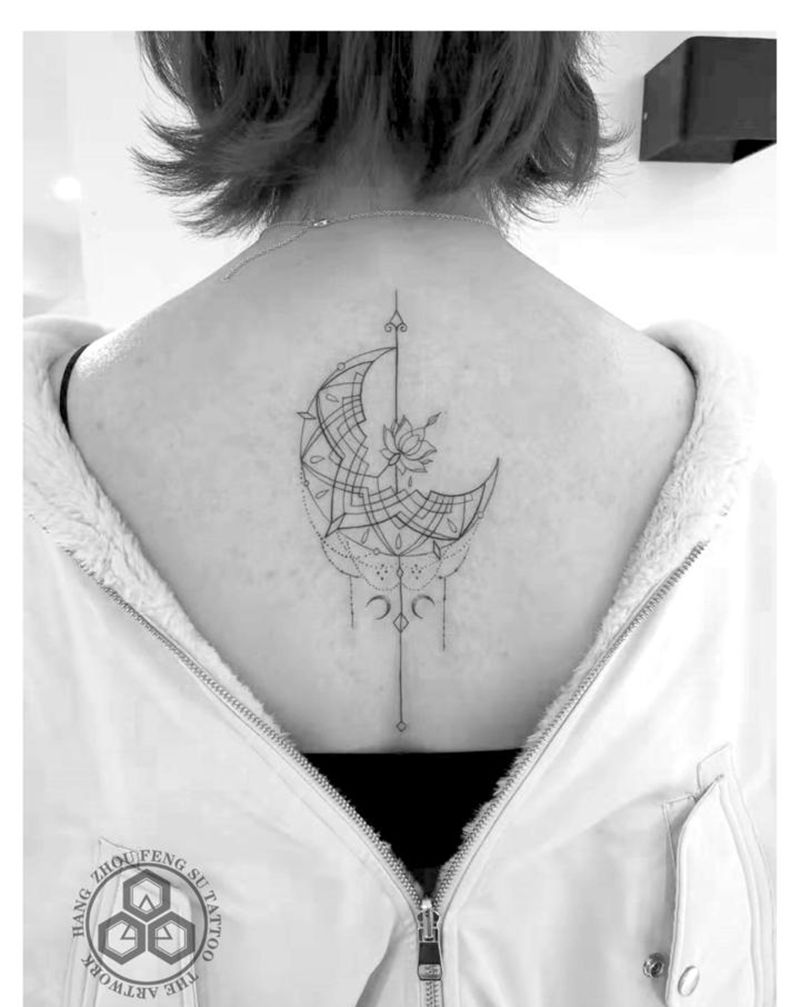 清新纹身图片_背部纹身图案