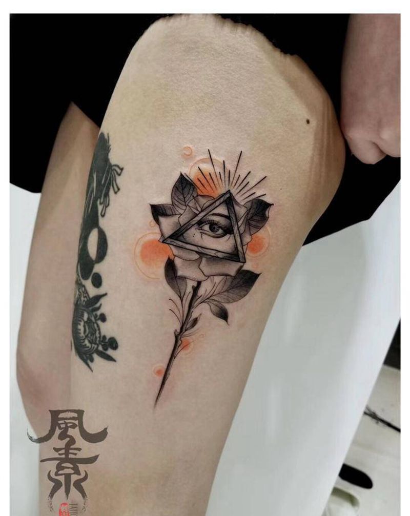 眼睛纹身图片_腿部纹身图案