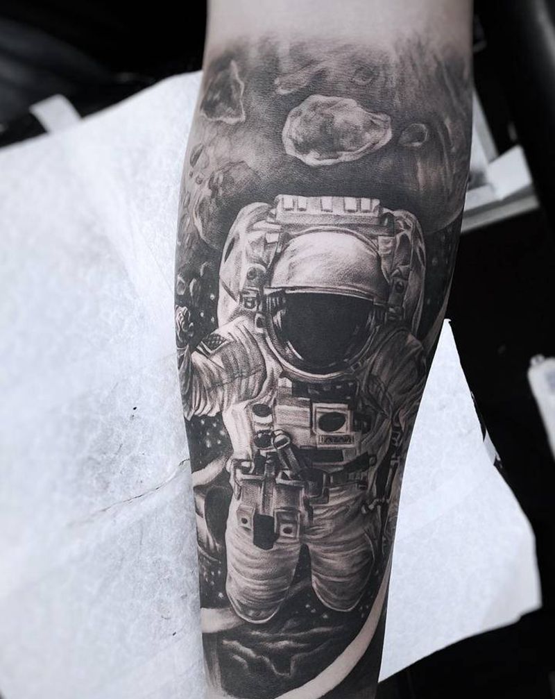 宇航员纹身图片_手臂欧美写实纹身图案