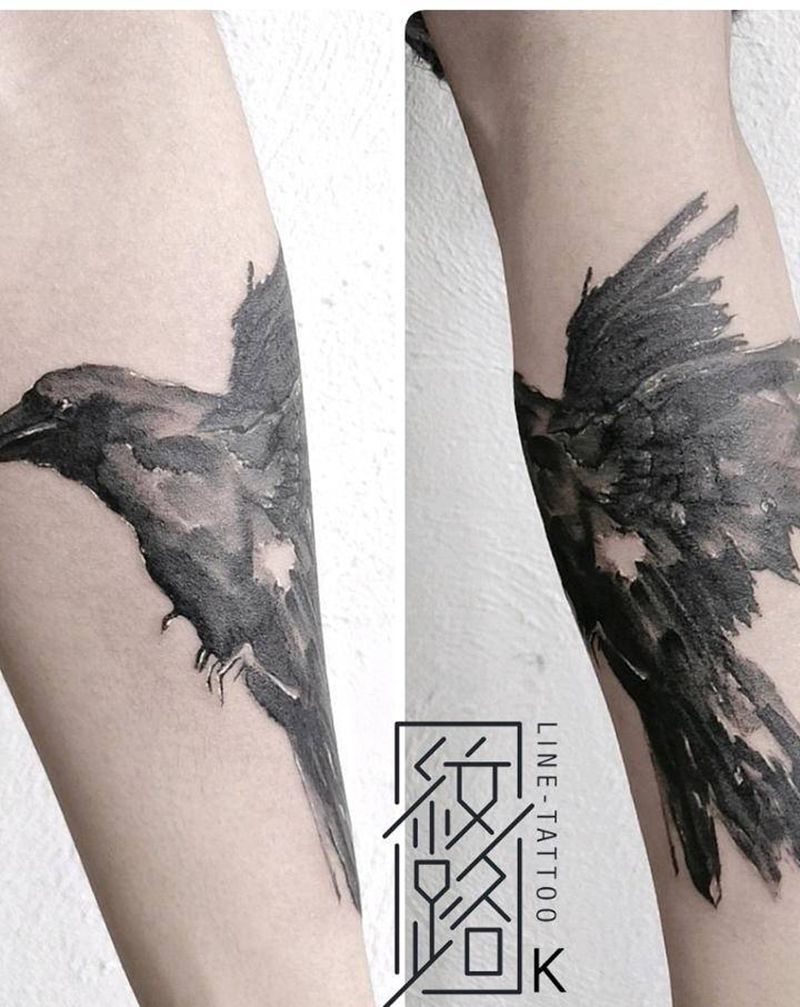 乌鸦纹身图片_手臂水墨欧美写实暗黑乌鸦纹身图案