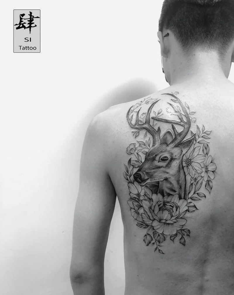 素花纹身图片_背部素花鹿角纹身图案
