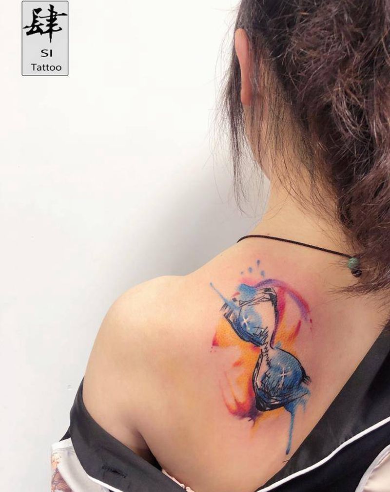 水彩纹身图片_背部水彩沙漏纹身图案