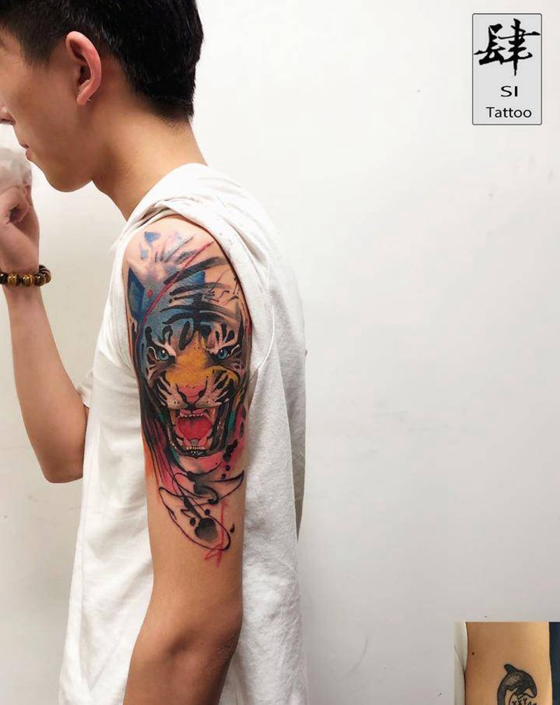 水彩虎纹身图片_手臂水彩老虎纹身图案