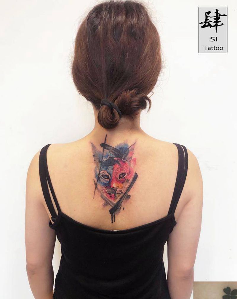 水彩猫咪纹身图片_背部水彩纹身图案