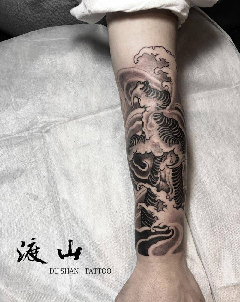 龙爪纹身图片_新传统老传统龙爪纹身图案