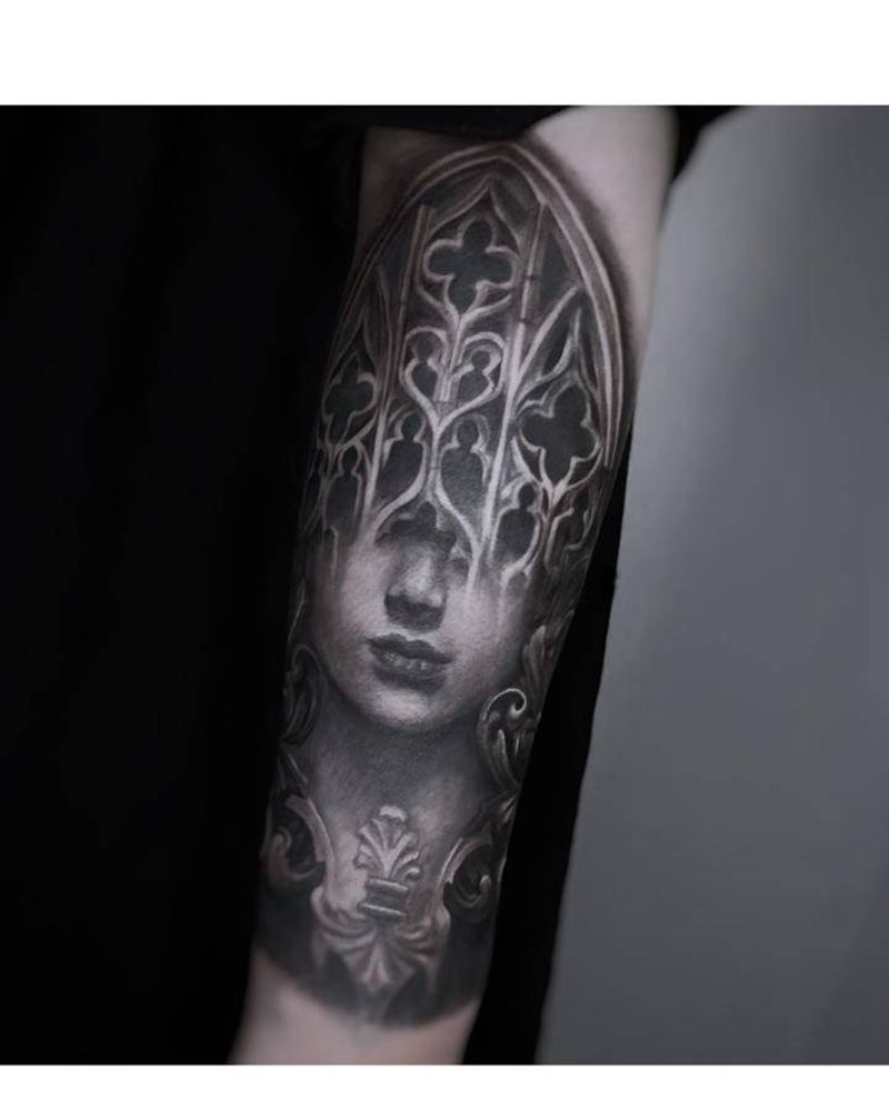 女人窗花纹身图片_手臂欧美写实纹身图案