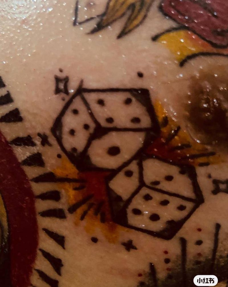 old school骰子纹身图片_胸部Old School纹身图案