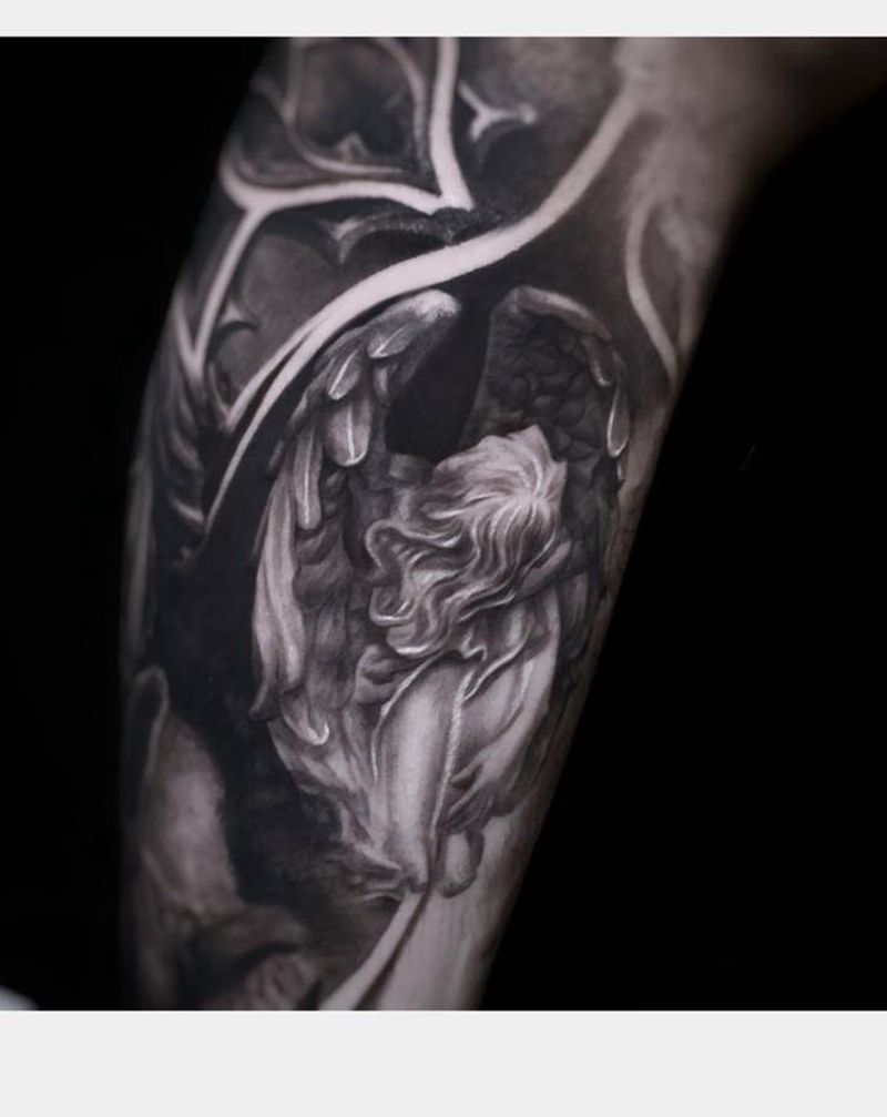 小天使纹身图片_腿部欧美写实纹身图案