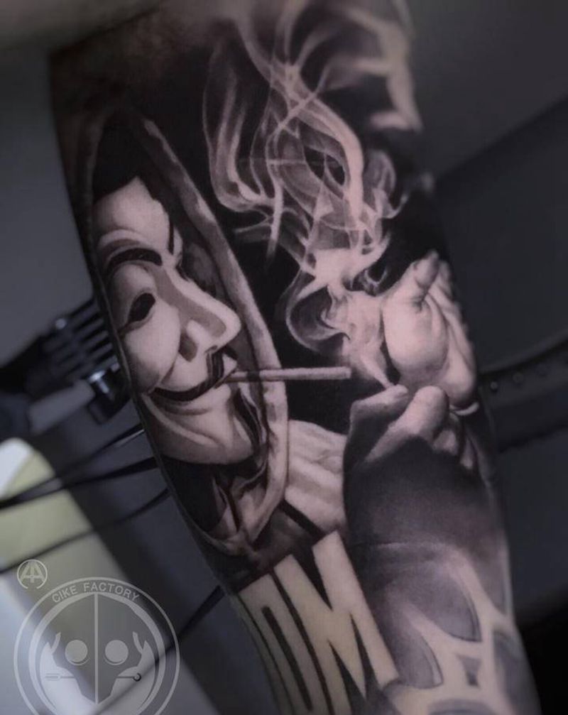 点根烟纹身图片_手臂欧美写实面具v字仇杀队纹身图案