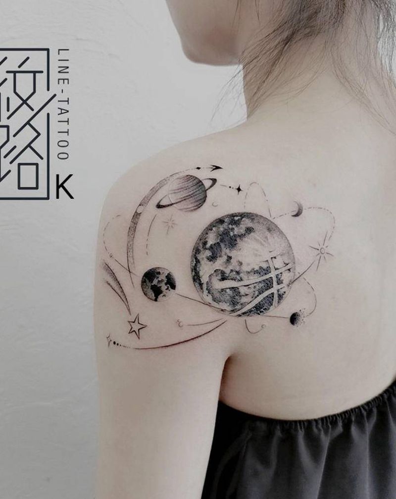 星空月亮纹身图片_肩部欧美写实星空月亮星球纹身图案