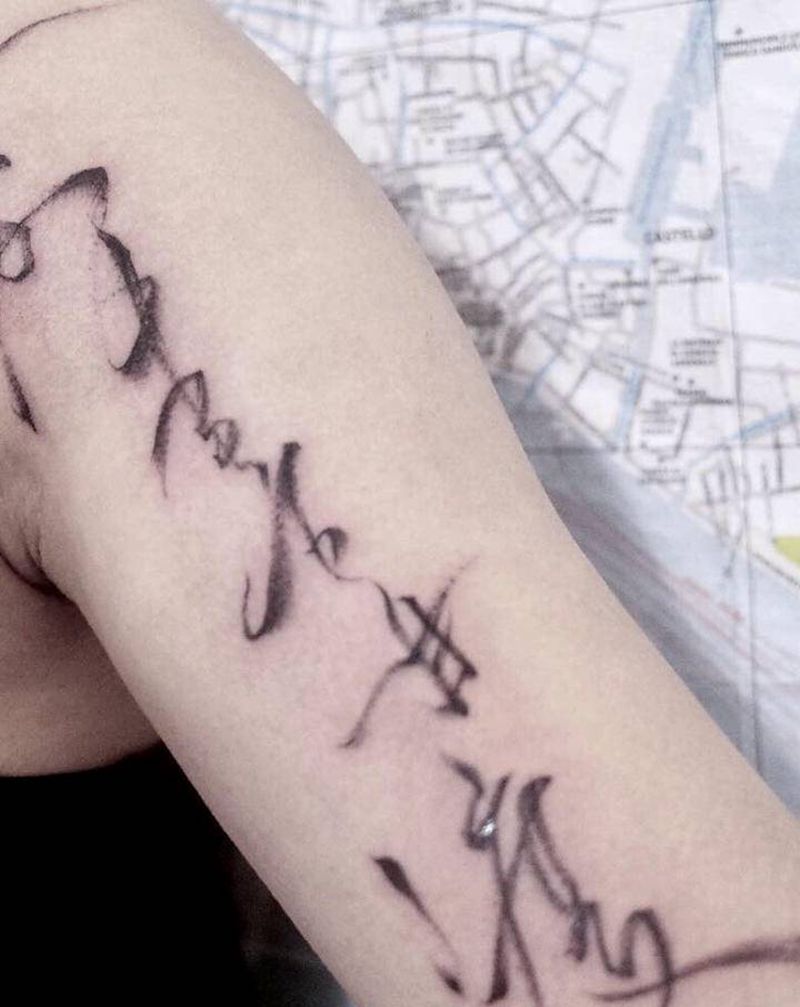 悲喜自渡纹身图片_手臂水墨纹身图案