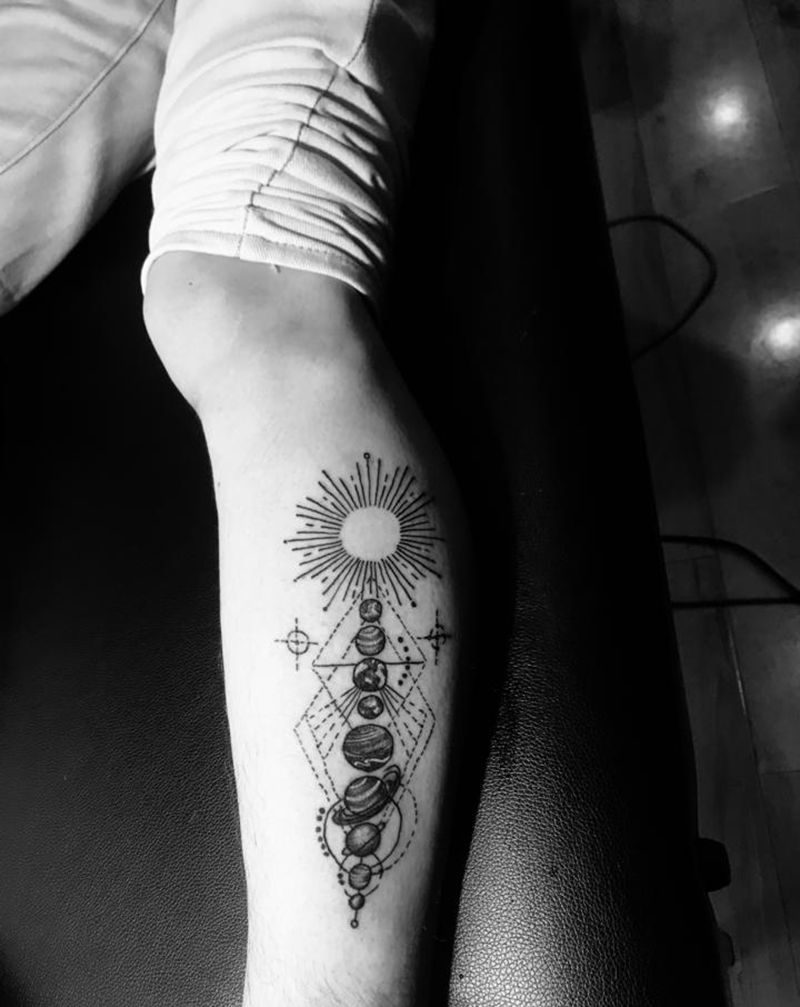 星球纹身图片_腿部纹身图案