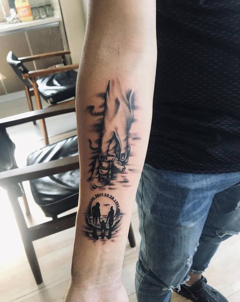 家庭纹身图片_手臂欧美写实纹身图案