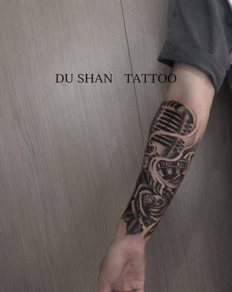 麦克风纹身图片_手臂欧美写实纹身图案