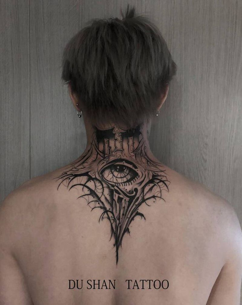 花体字纹身图片_背部花体字纹身图案