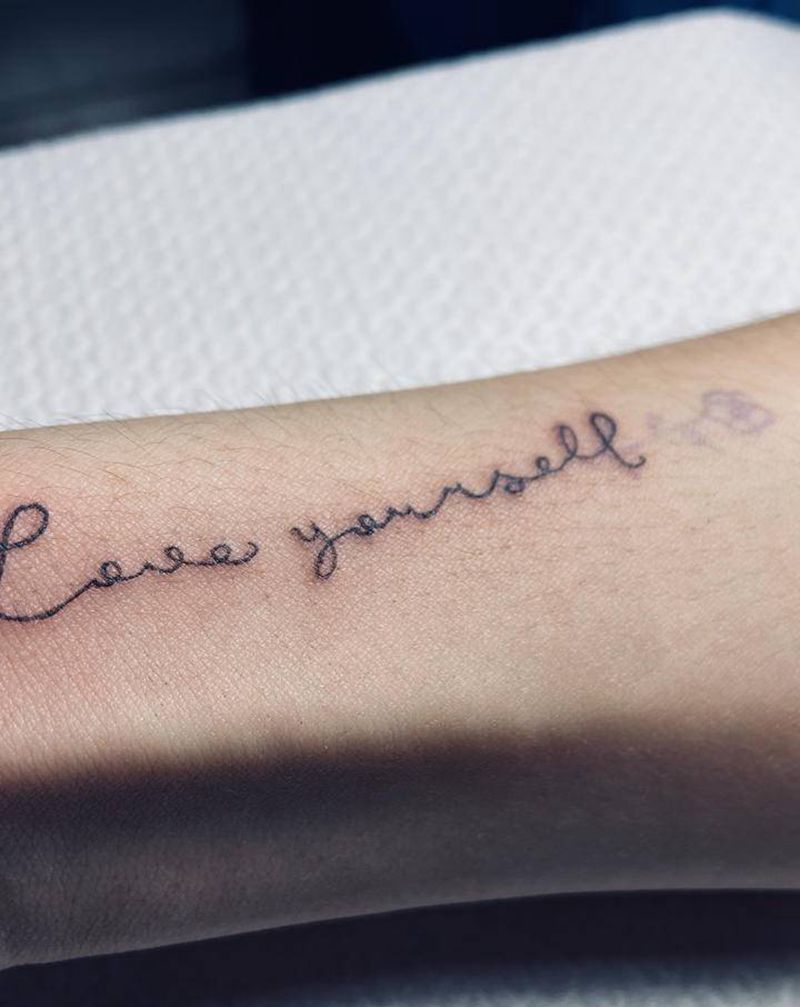 小图纹身图片_手臂腿部几何花体字纹身图案