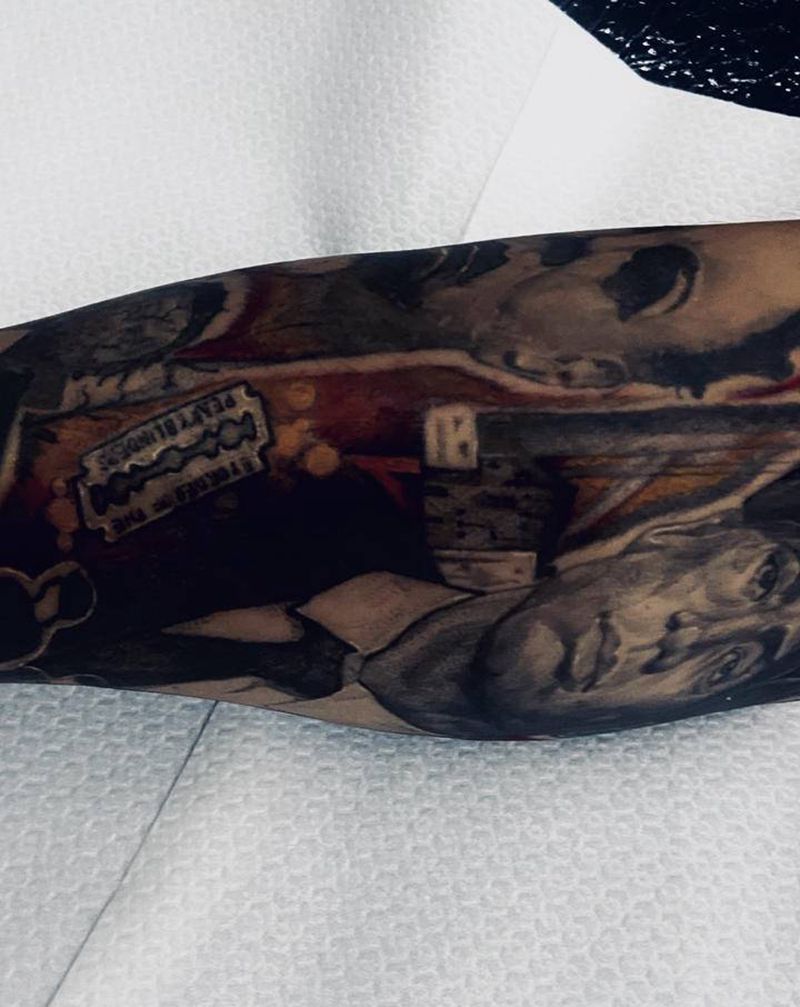 背景纹身图片_手臂欧美写实纹身图案