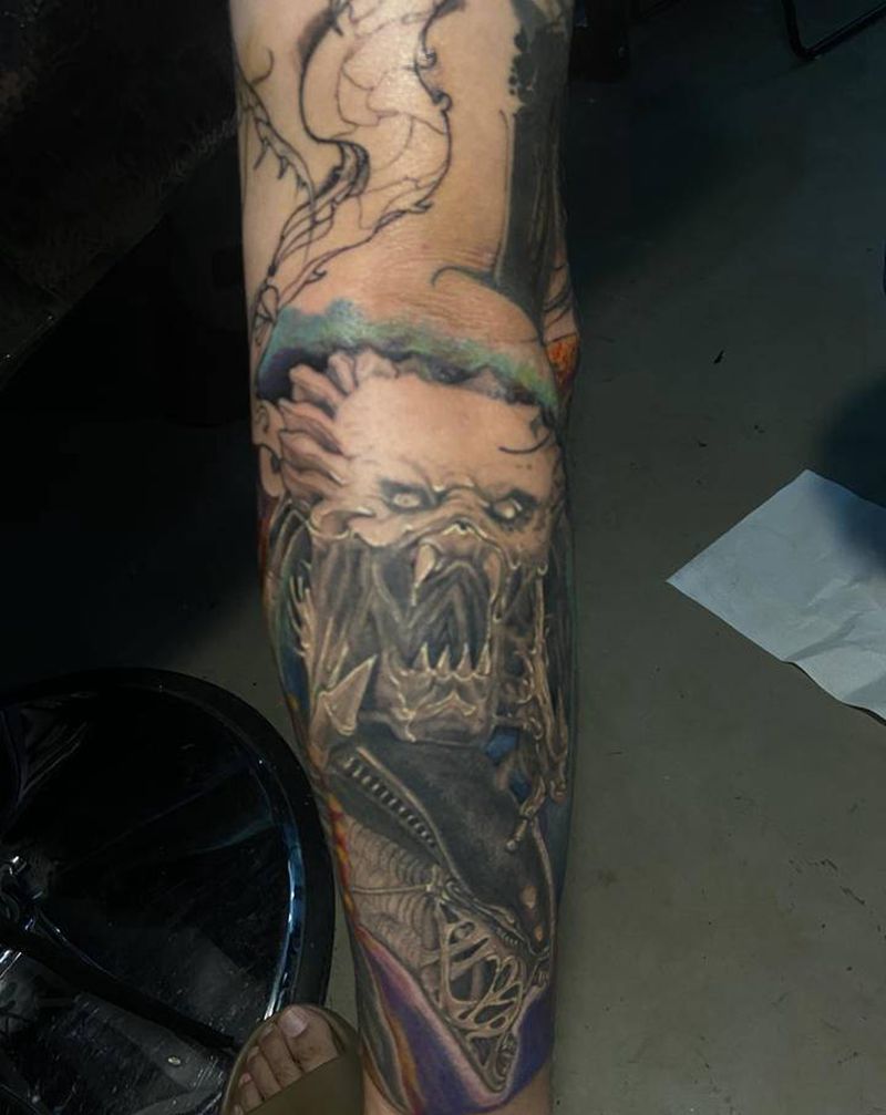 背景纹身图片_手臂欧美写实纹身图案