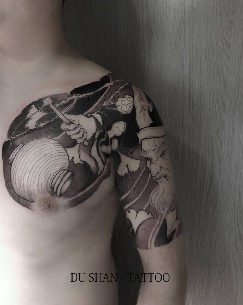 黑白无常纹身图片_胸部新传统纹身图案