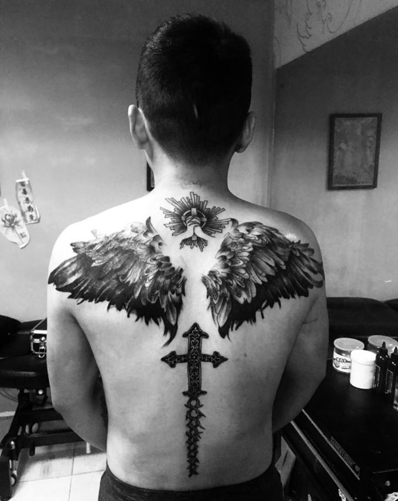翅膀遮盖纹身图片_背部纹身图案
