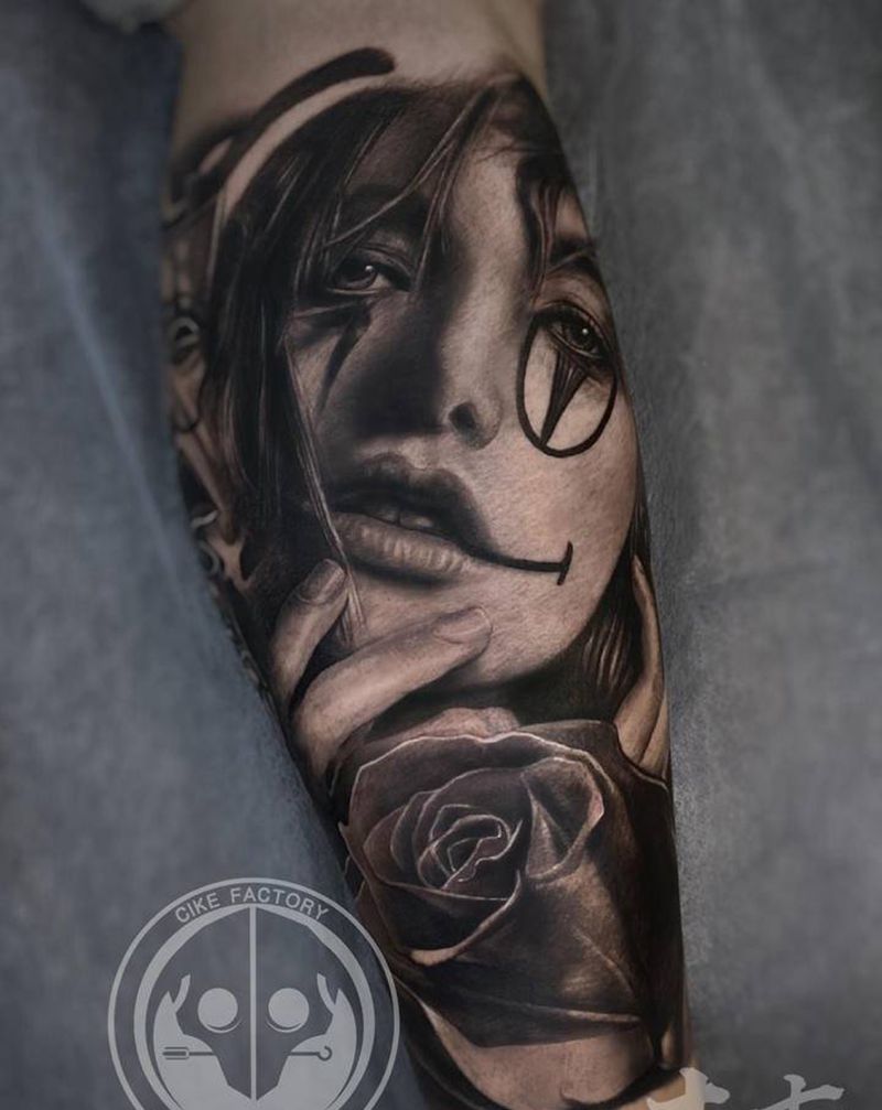 女人玫瑰纹身图片_腿部欧美写实纹身图案