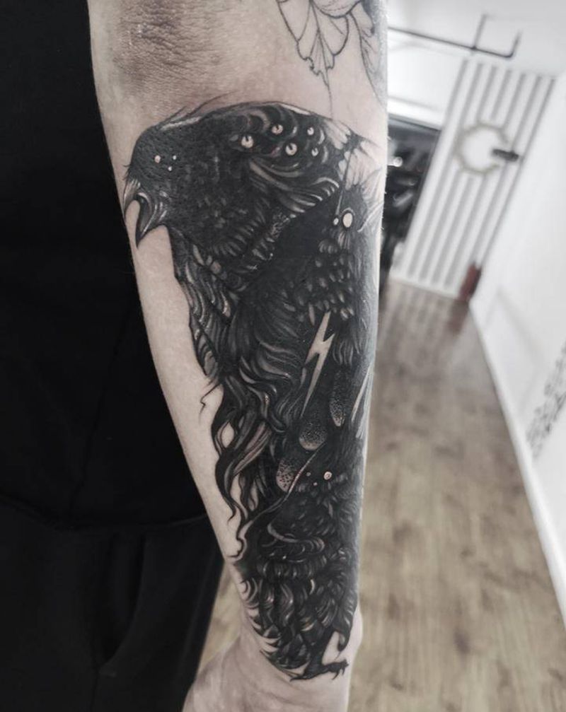 纹身遮盖纹身图片_手臂欧美写实乌鸦纹身图案