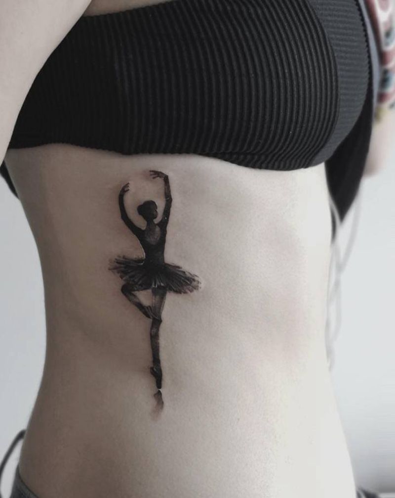 舞者纹身图片_腹部欧美写实纹身图案