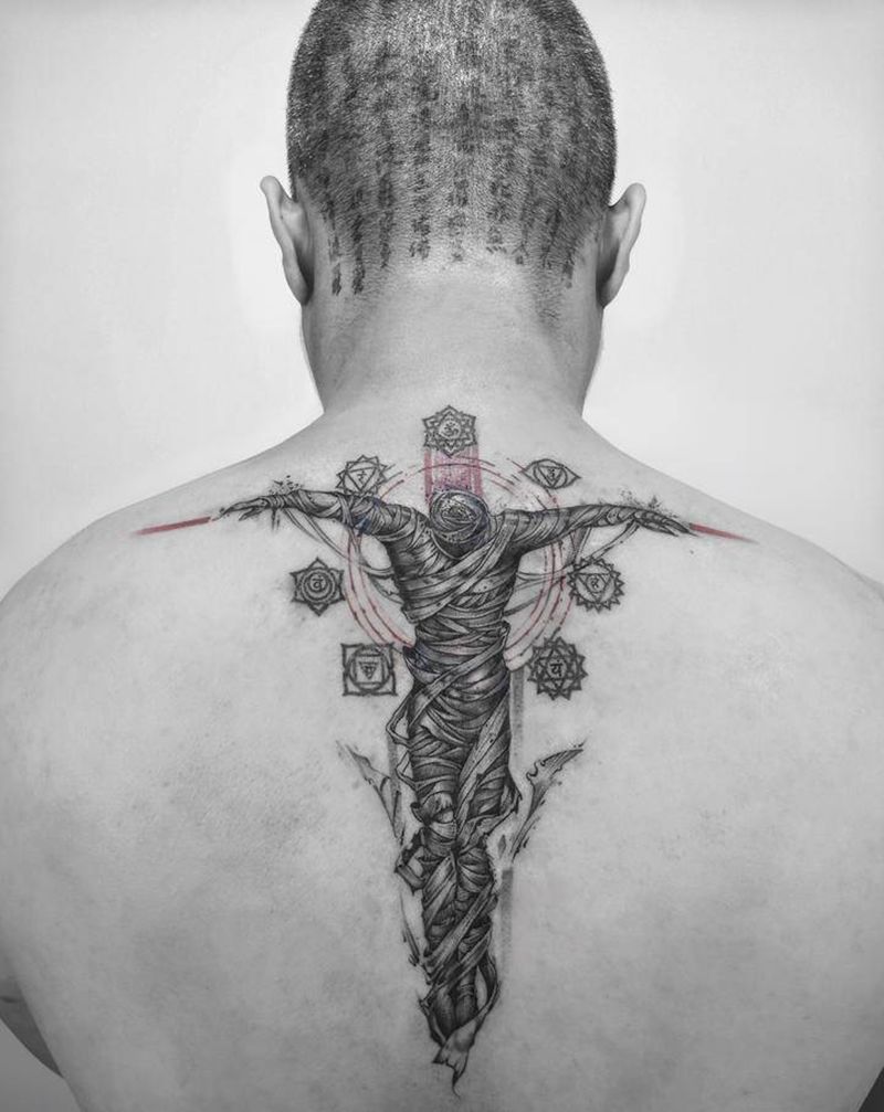 古早的耶稣受难图修改纹身图片_背部欧美写实纹身图案