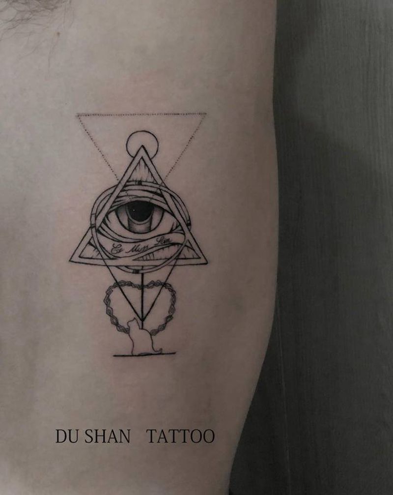 几何纹身图片_腰部几何点刺纹身图案