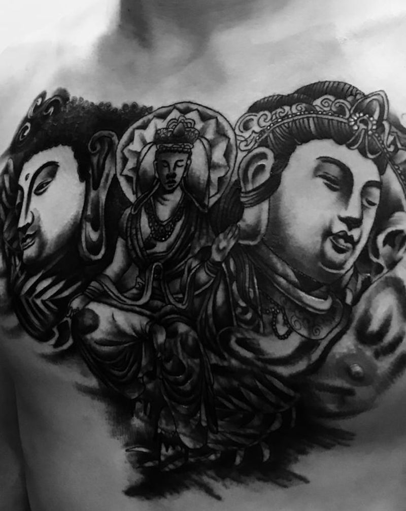 三面佛纹身图片_胸部新传统纹身图案