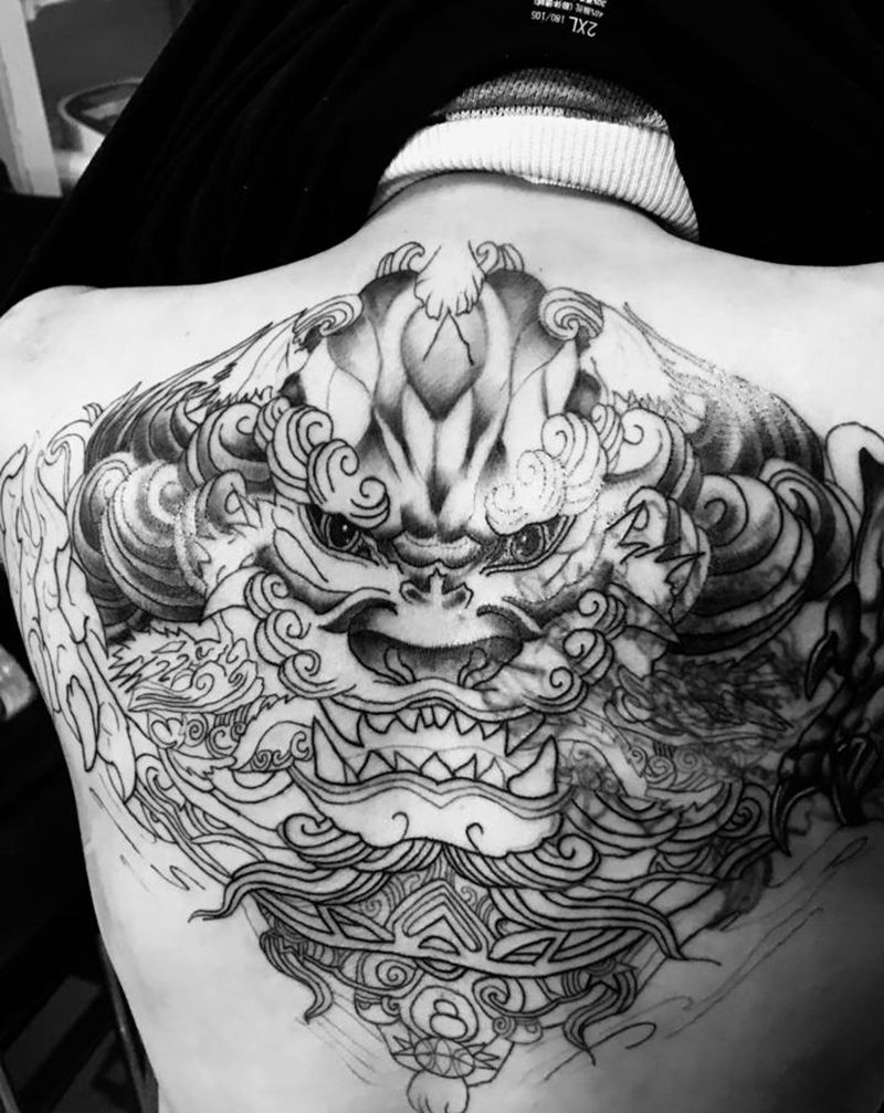 唐狮未完成纹身图片_背部纹身图案