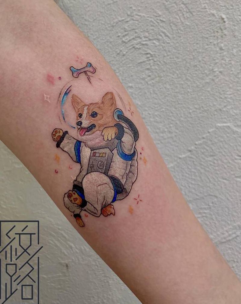 柯基纹身图片_手臂New School欧美写实宠物太空人柯基纹身图案