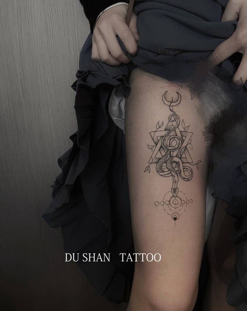 蛇纹身图片_腿部点刺几何纹身图案