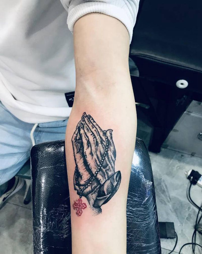 祈祷之手纹身图片_手臂纹身图案